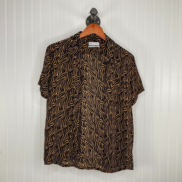 tiger shirt button up